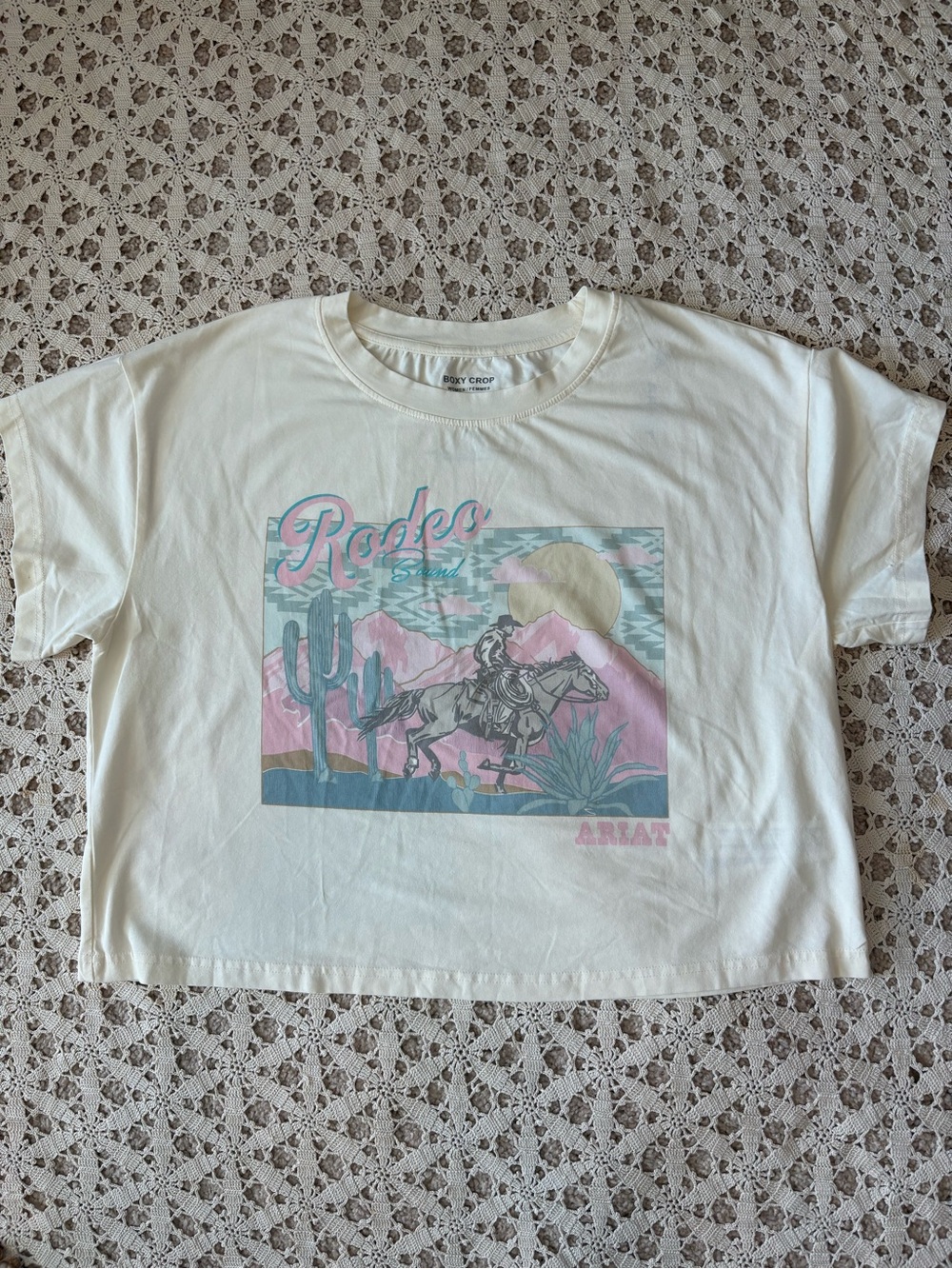 Ariat Women’s Rodeo Bound Short Sleeve Boxy Fit Crop Tee Size Medium NWT - Picture 1 of 9